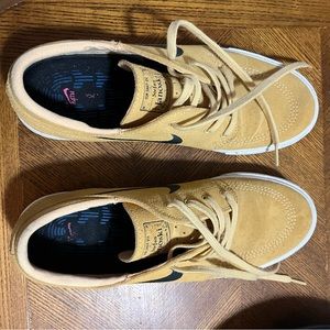 Nike Janokoskis size 8.5 men’s